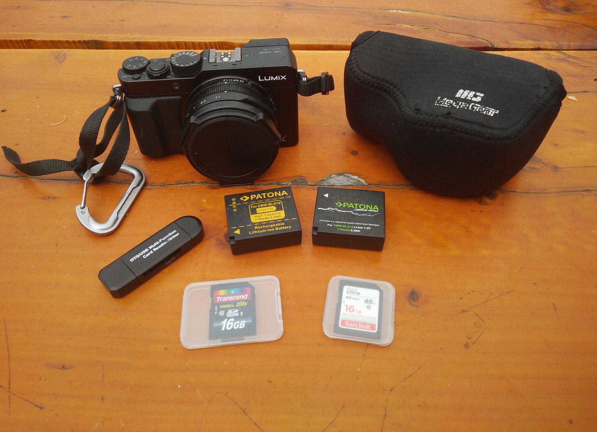 Lumix DMC-LX100 mit Zubehör